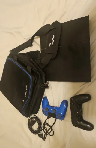 PS4 (PlayStation 4) con 2 mandos