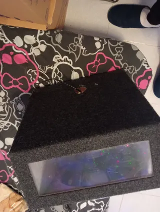 Subwoofer Sony Xplod 12 1300W y 350 nominales.