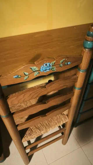 Escritorio de madera con cajones