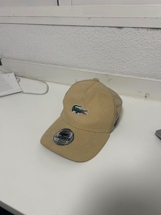 Gorra beige Lacoste