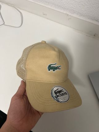 Gorra beige Lacoste