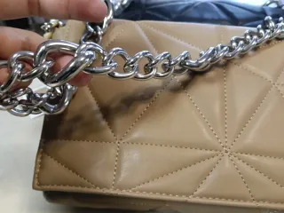 Bolso polipiel acolchado cadena