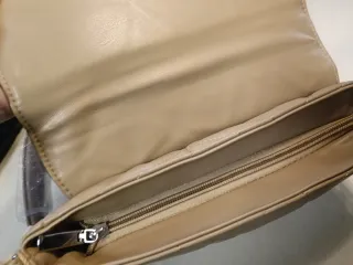 Bolso polipiel acolchado cadena