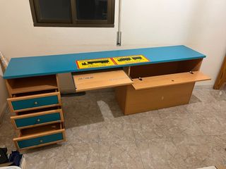 URGE!! Vendo Escritorio azul y madera con cajones