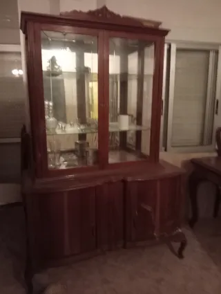 Mueble vitrina madera y cristal para restaurar