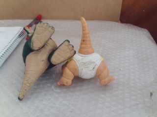 lote dos muñecos bebe sinclair dinosarios , earl s