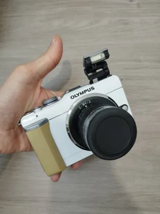 Cámara Olympus EPL1 Beige/Blanca Objetivo 35mm