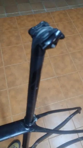 Cuadro Carbono, tija, pedalier y rueda trasera