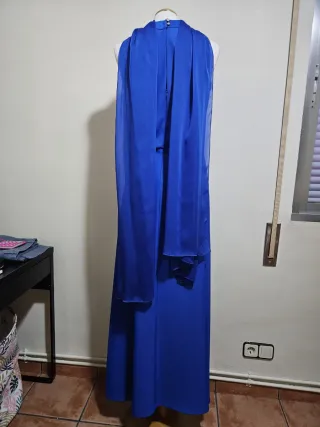 Vestido fiesta largo azul con abertura