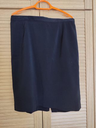 Falda negra de mujer