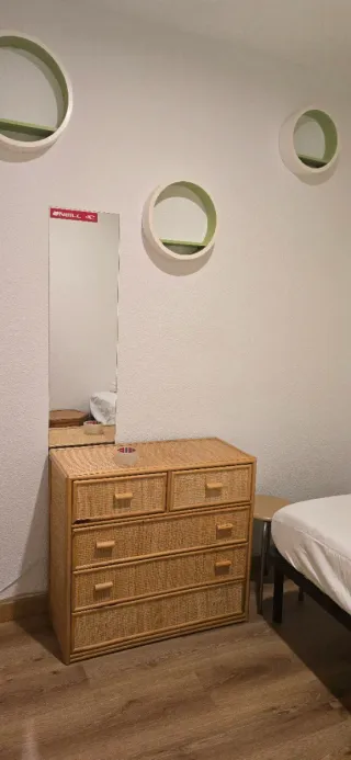 Se alquila habitación