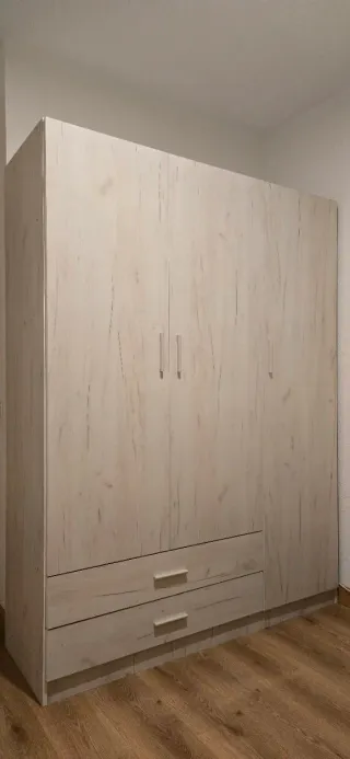 Se alquila habitación