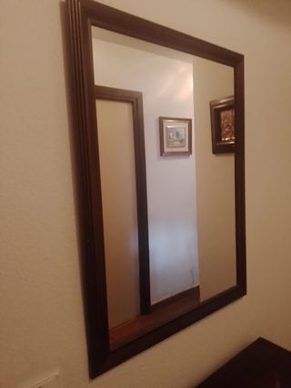 Taquillón de madera tallada y espejo