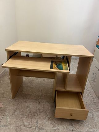 URGE!! Escritorio madera con bandeja teclado