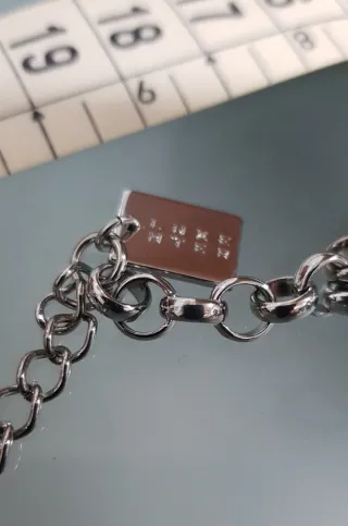 Pulsera Luxenter con charms de bolsos y zapatos