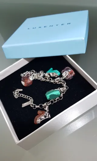 Pulsera Luxenter con charms de bolsos y zapatos