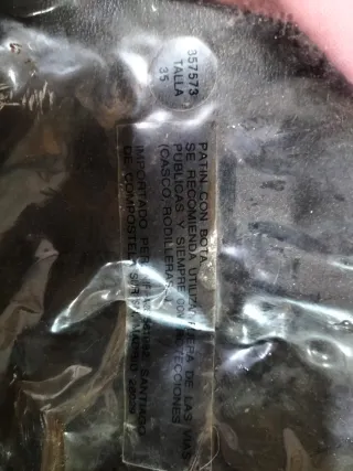 Patines blancos y rojos