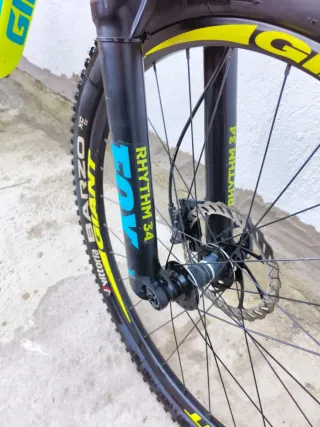 Bicicleta Giant Trance 2 (2017)