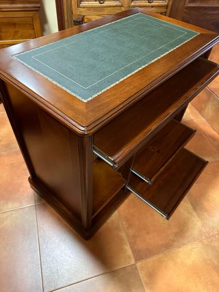 Escritorio Nogal Piel, versátil, muy elegante,