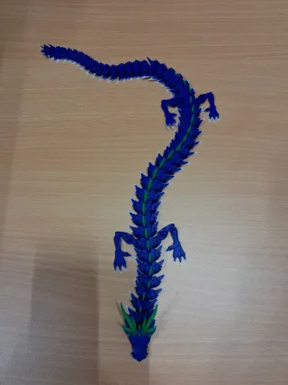 Figura de dragón articulada.