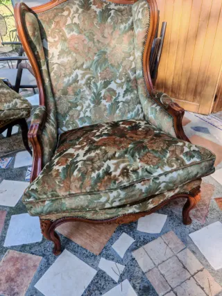 Conjunto de tresillo estilo Luis XV.