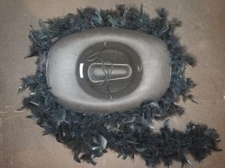 cappello carnevale nero con boa