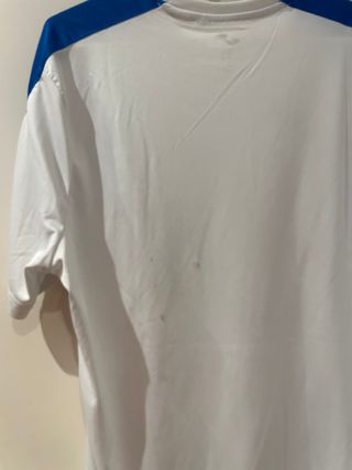 Camiseta deportiva Joma blanca y azul