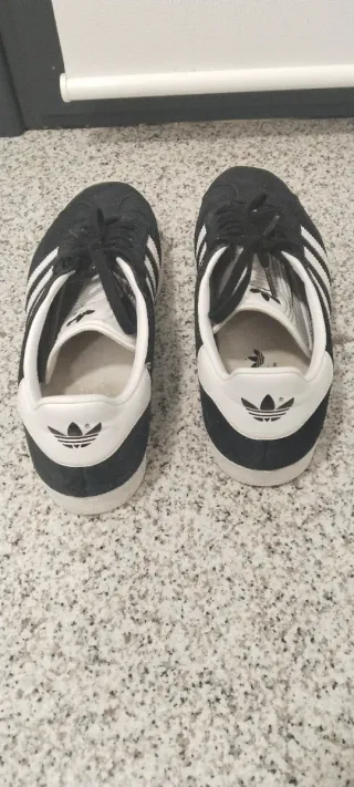 Adidas Gazelle Negras Talla 43