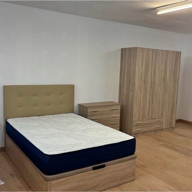 Liquidación: canapés y colchones armarios y sofass