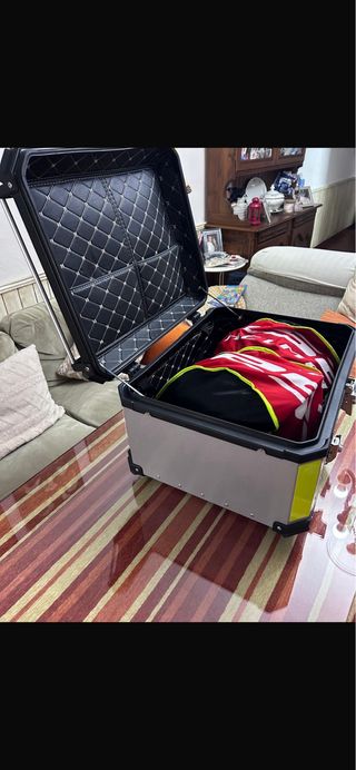 Top Case 80L Negro y Plata