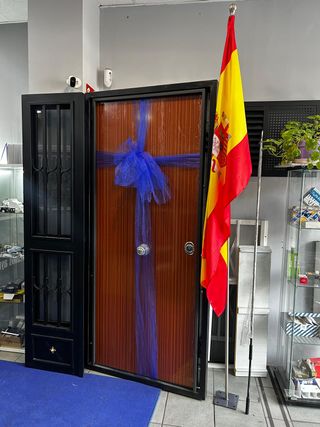 TOLDOS Y PERSIANAS A MEDIDA FABRICAMOS INSTALAMOS