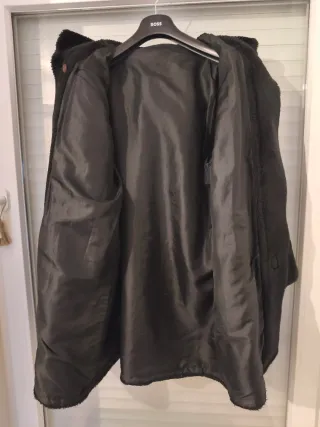 Chaquetón pelo sintético con capucha