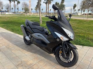 Yamaha TMAX Negra