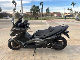 Yamaha TMAX Negra