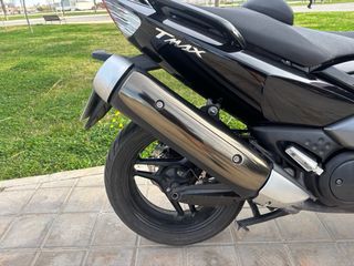 Yamaha TMAX Negra