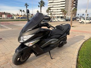 Yamaha TMAX Negra