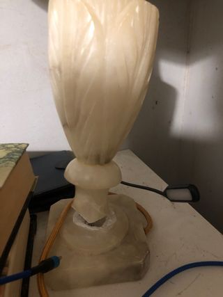 Lámpara de alabastro tallado