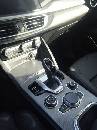 Alfa Romeo Stelvio 2023