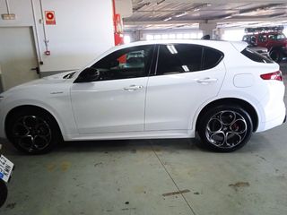 Alfa Romeo Stelvio 2023