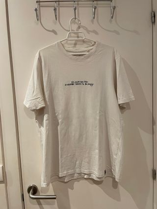 Camiseta Pull&Bear blanca con texto por delante