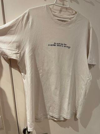 Camiseta Pull&Bear blanca con texto por delante