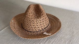 Sombrero de paja tejido