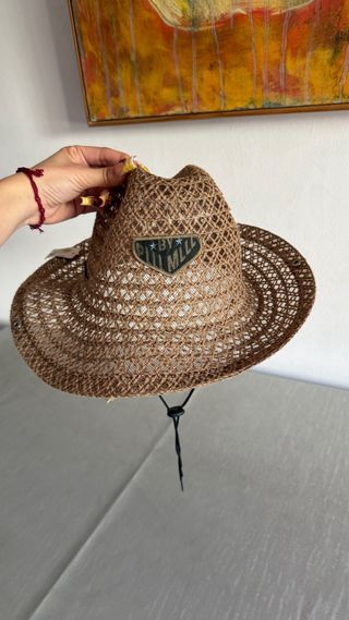 Sombrero de paja tejido