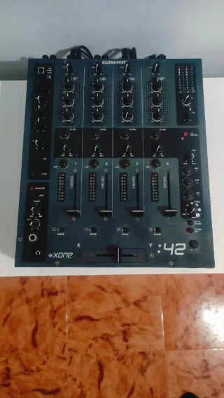Allen & Heath Xone:42 Mezclador DJ