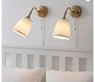 Lámpara de pared IKEA ÅRSTID latón/blanco