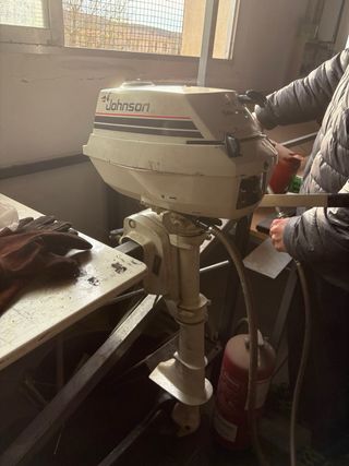 Motor fueraborda Johnson 4CV 2T
