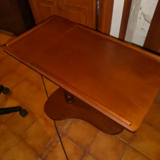 Mesa auxiliar de madera