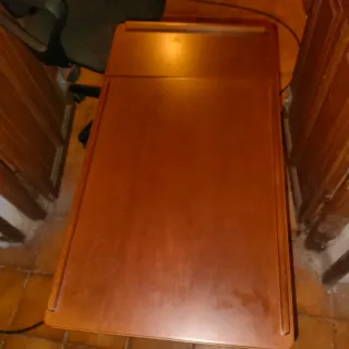 Mesa auxiliar de madera