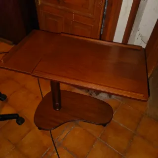 Mesa auxiliar de madera