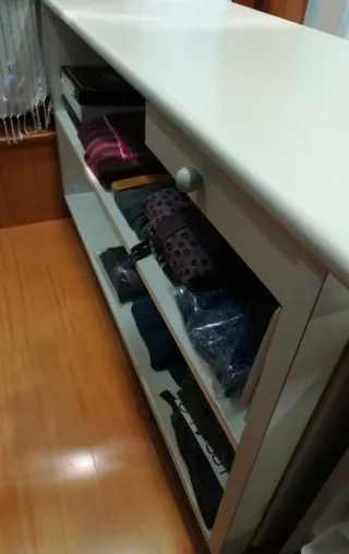 Mostrador de tienda blanco